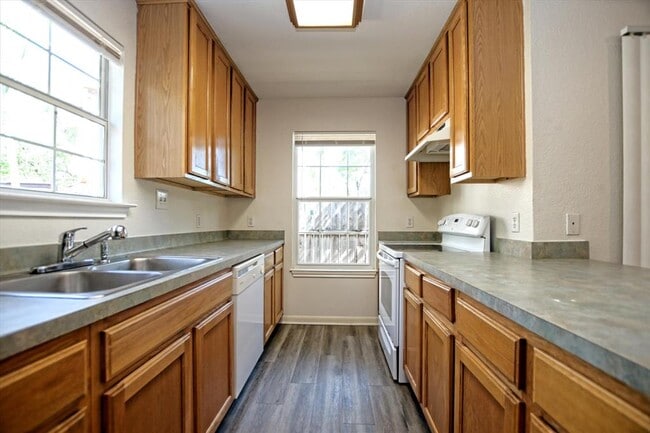 Photo - 101 S Mockingbird Cir