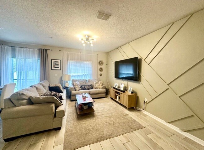 Photo - 116 Cedar Bark Ln