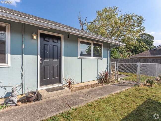Building Photo - Bright Interior with Generous Bedroom Spac... Unit #B Rental