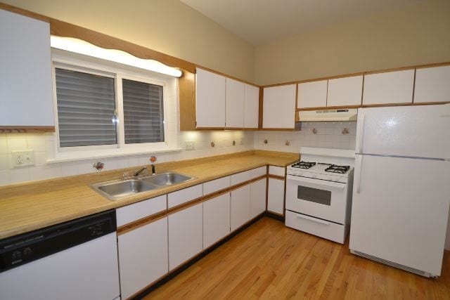 Building Photo - 1454 W School St Unit C