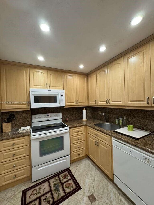 Photo - 5005 Collins Ave Unit 714