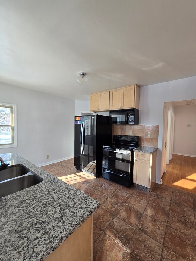 Photo - 1412 Lake Dr