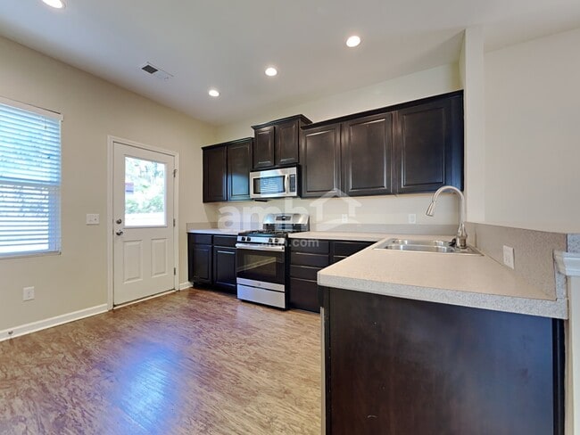 Photo - 321 Iveson Rd