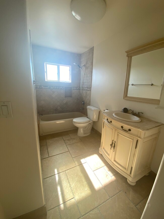 Photo - 5255 Denny Ave Unidad 5255