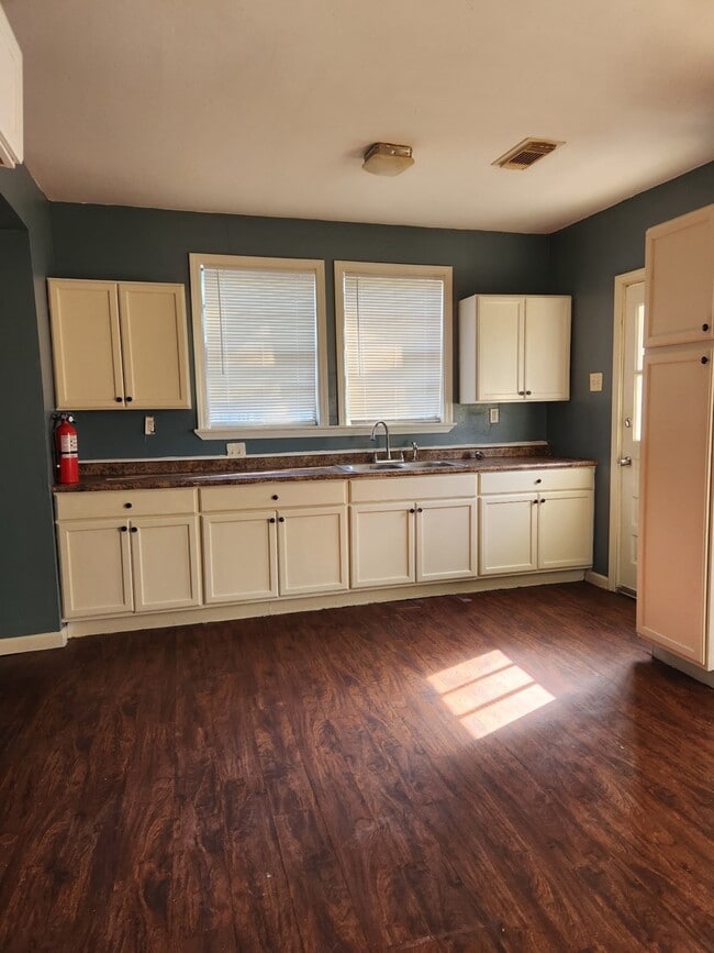 Photo - 4664 Clayton Dr