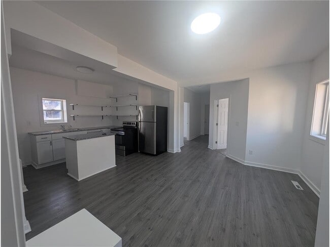 Photo - 302 E 48th St