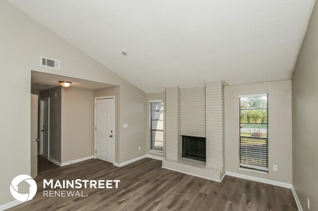 Photo - 977 Beacon St NW