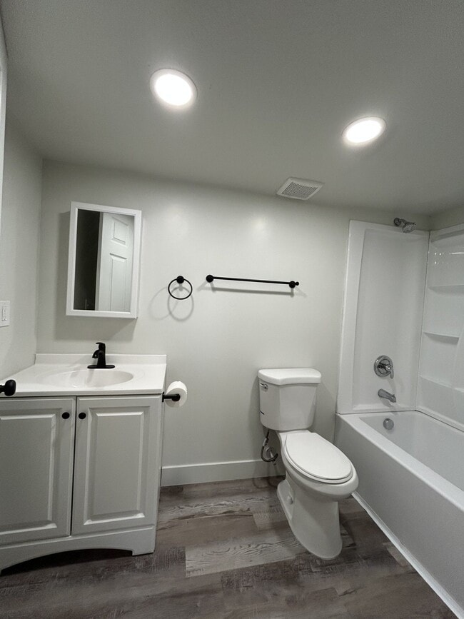Photo - 951 N Redwood Rd Unidad #14