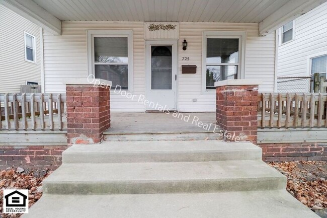 Photo - 725 Huffman St