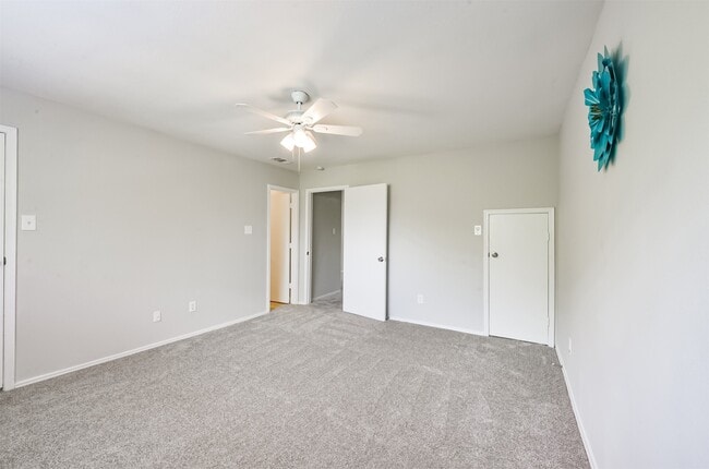 Building Photo - 10811 Richmond Ave. Unit 124 Rental