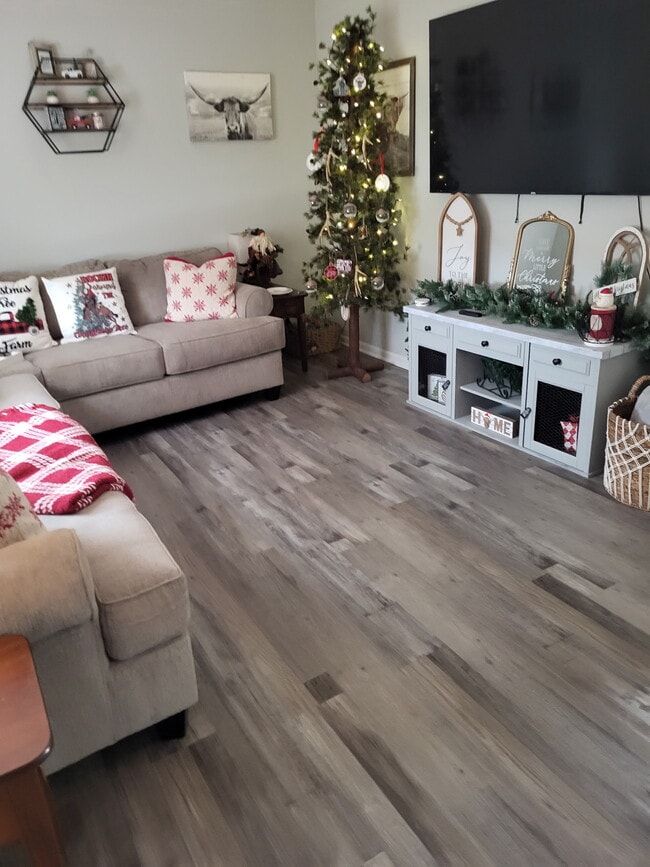 Photo - 610 Cricket Ln