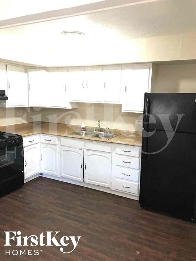 Photo - 26646 Elmwood Ave