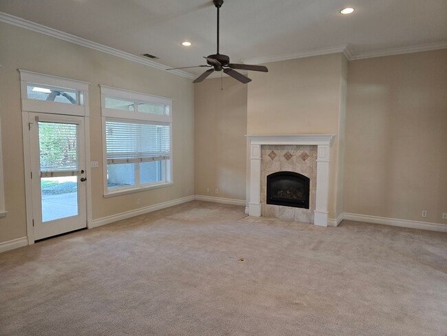Photo - 105 Sterling Oaks Dr