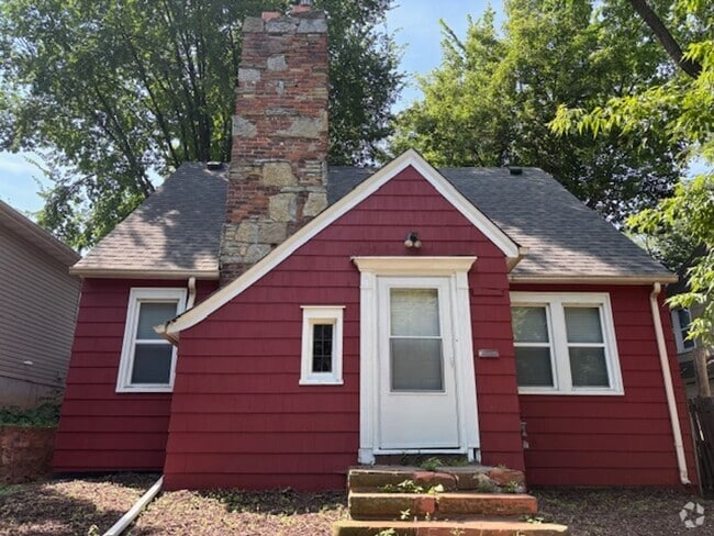 Building Photo - Freshly updated 3 BR/2 BA Single-Family Ho... Rental