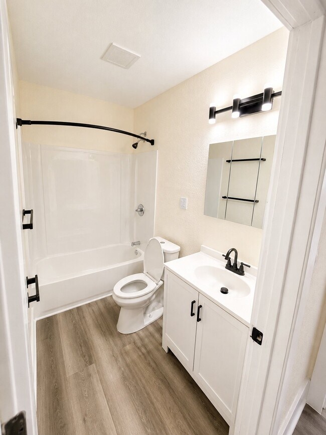 Photo - 2149 Alvin St