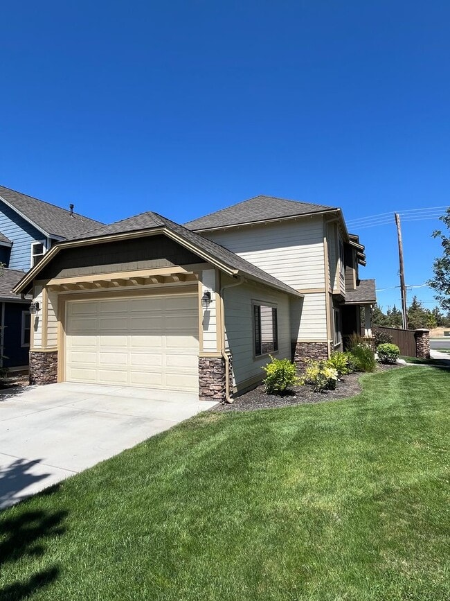 Photo - Spacious 3-Bed, 2.5 Bath Home with Community Pool in NE Bend