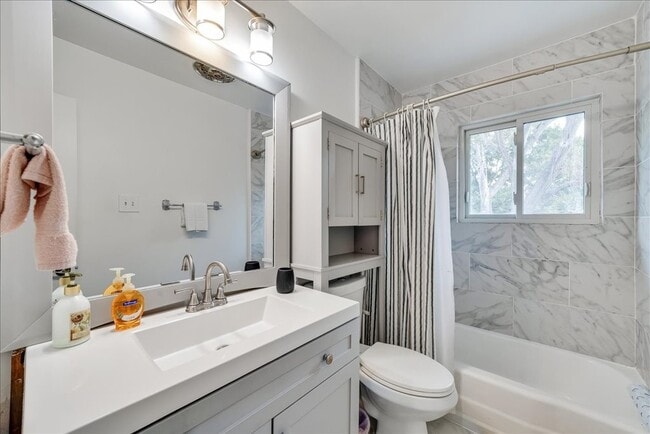 Photo - 8001 Briarwood Ln
