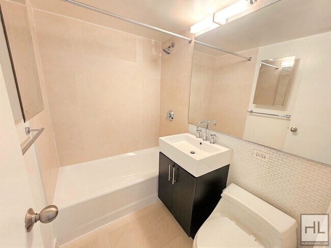Sunlit 11th-Floor 1-Bed with Wall-to-Wall Windows in Lenox Hill