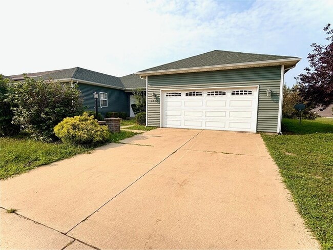 Building Photo - 1513 Stonebluff Ct