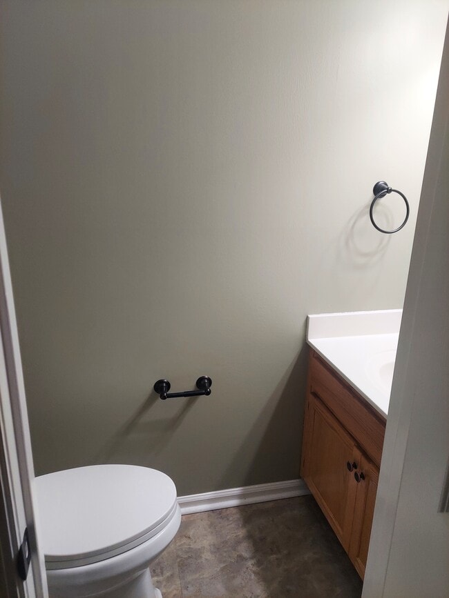 Half Bath - 120 Eveningside Dr Unit B