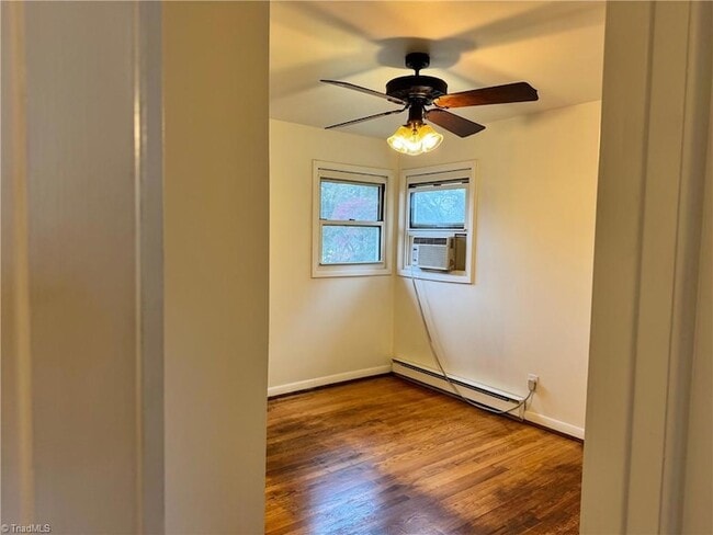 Photo - 931 Moravia St