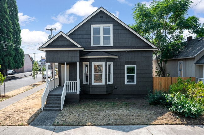 Building Photo - 6836 SE Long St