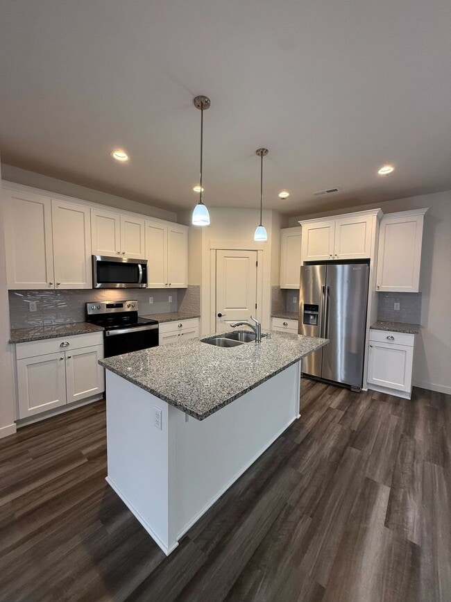 Photo - Immaculate 3B/2.5Ba Home in Ridgefield! Available NOW!