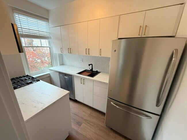 Photo - 2410 20th St NW Unidad 201