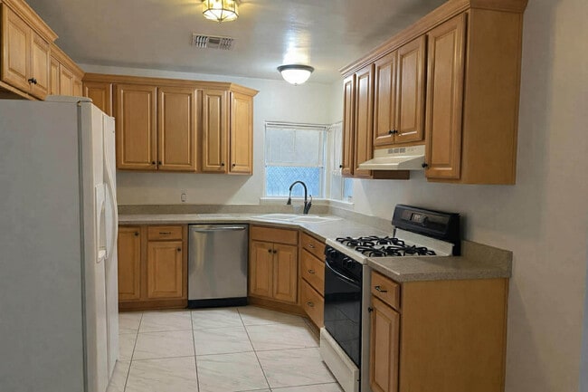 Kitchen - 1323 S 1st Ave