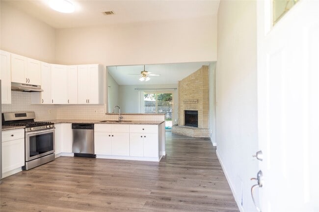 Photo - 17003 Enchanted Cir W
