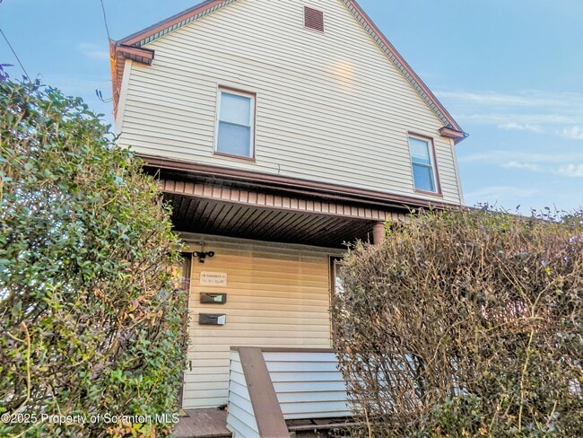 Building Photo - 216 Elizabeth St Rental