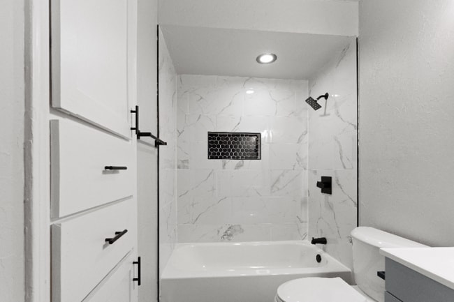 Photo - 1304 Pinewood Ct