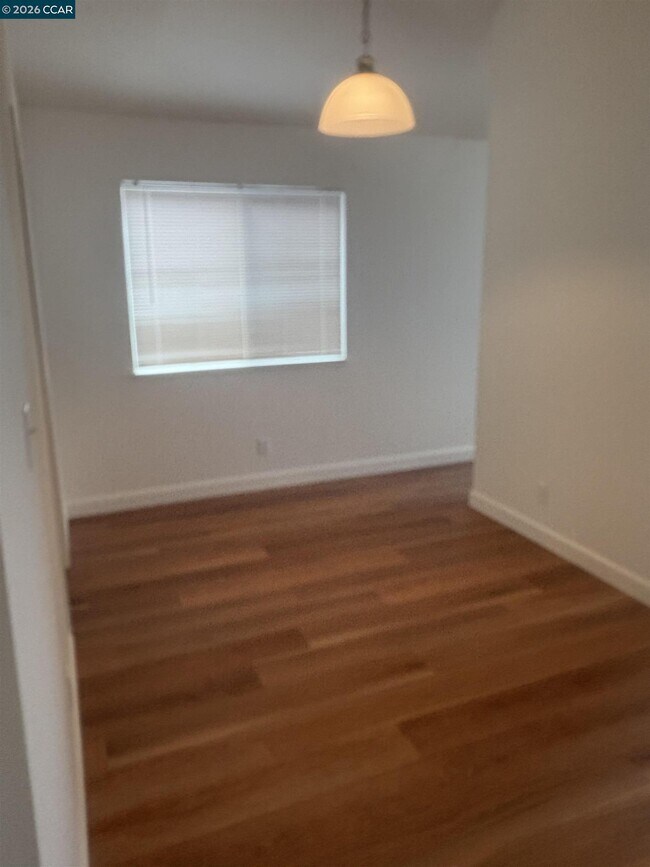 Photo - 1394 Sussex Way