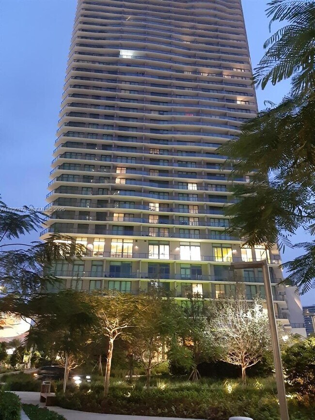 Photo - 501 NE 31st St Unidad 604