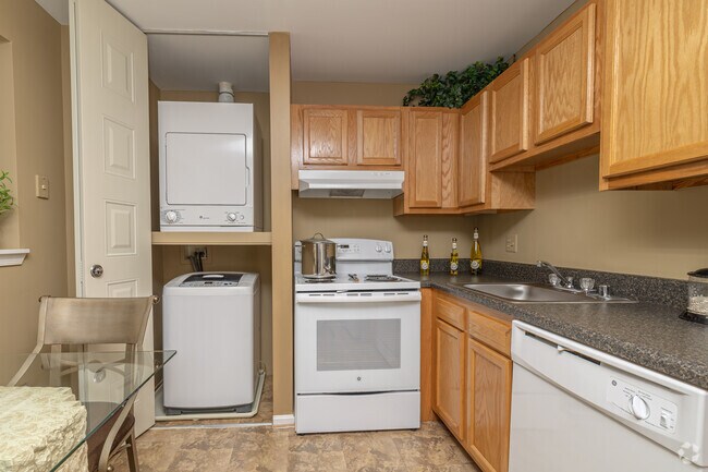 1BR, 1BR - 870SF - Kitchen/Laundry