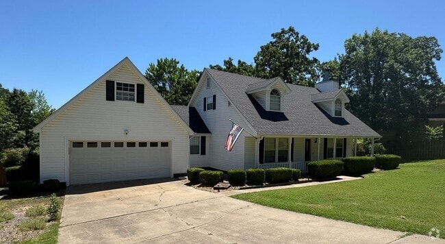 Building Photo - 4 Bedroom 2.5 Spacious House In Fianna Hills