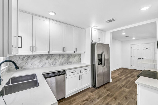 Building Photo - 4515 Dewberry St Rental