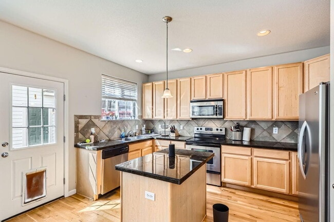 Photo - 2241 Valentia St