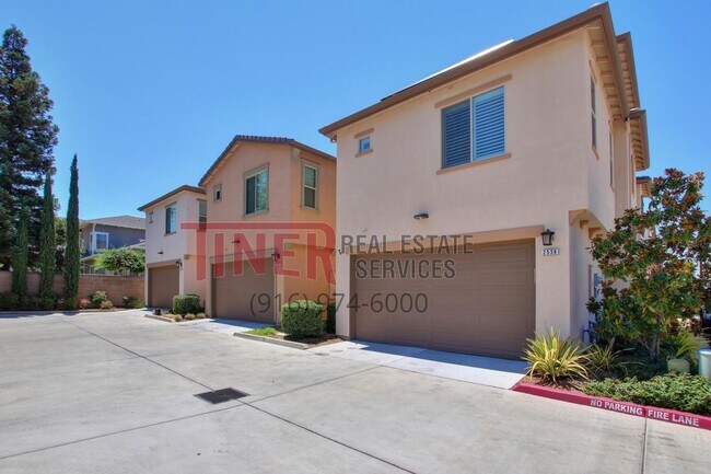 Photo - Huntington Sierra Oaks Gem with Fabulous A...