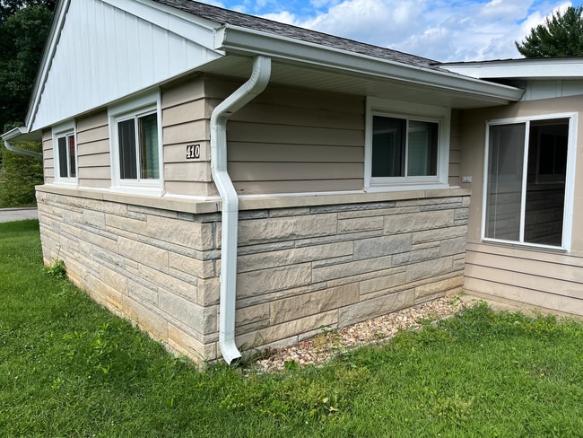 Photo - 410 N Hillsdale Dr