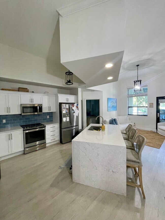 Building Photo - 600 S Dixie Hwy Unit 123