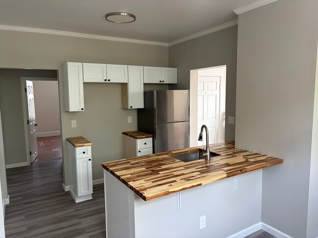 Building Photo - 350 S Scott Ave Unit 1