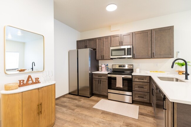 Photo - Newer 2 Bedroom 2 1/2 bathroom Hayden Town...