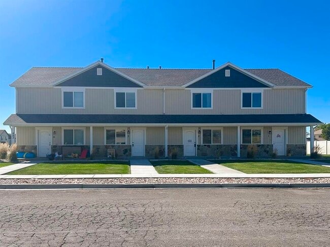 Building Photo - 483 N 2650 W Rental