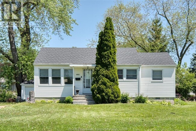 Photo - 4062 Roseland Dr E
