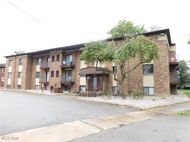 Photo - 1860 Mahoning Ave NW Apartamento Unidad 203