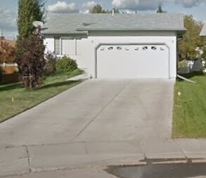 Building Photo - 1912 Ptarmigan Crescent