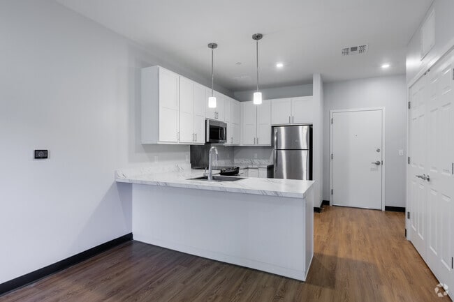 1BR 1BA - 659SF