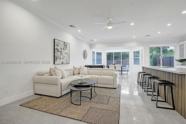 453 SW 5th Ave