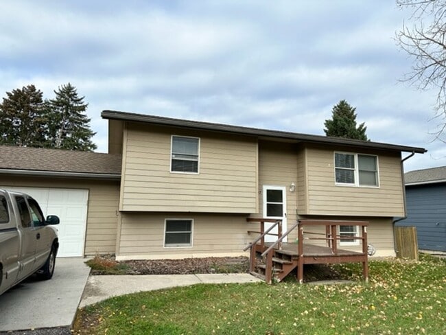 Photo - Spacious 6BD 2BA House